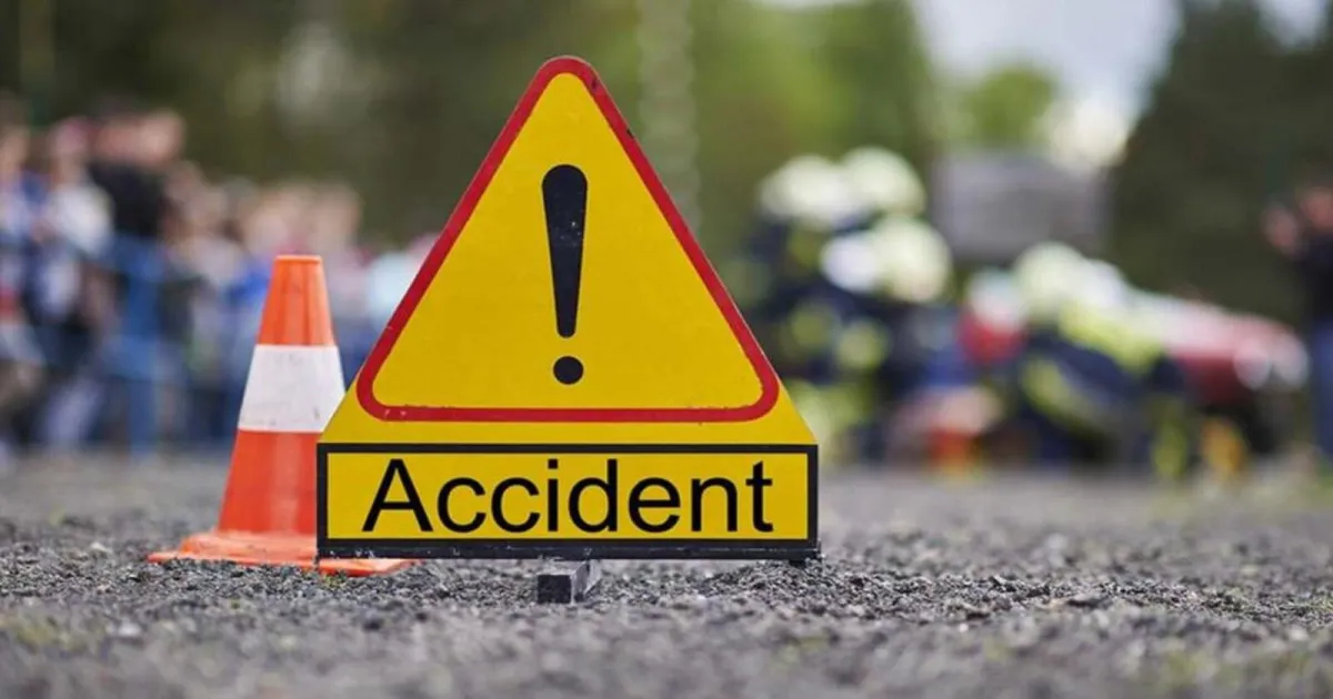 Thane Auto Driver Rescued After Trailer Crash