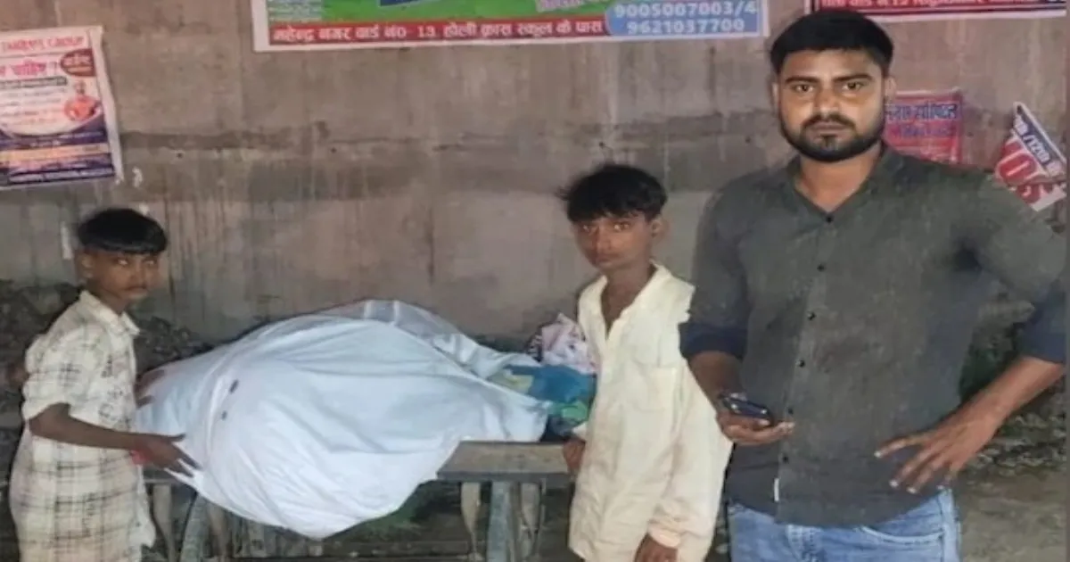 Orphaned Brothers' Desperate Plea: Roaming Streets with Father's Body