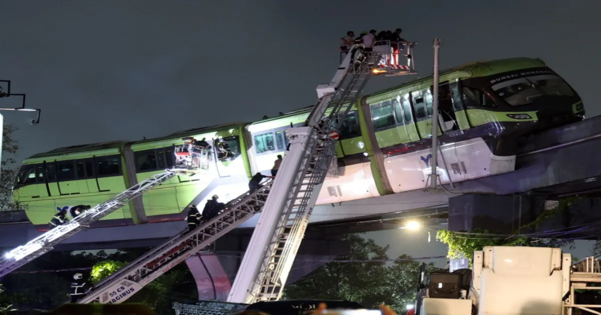 Mumbai Monorail Mess: 2 Officials Suspended!