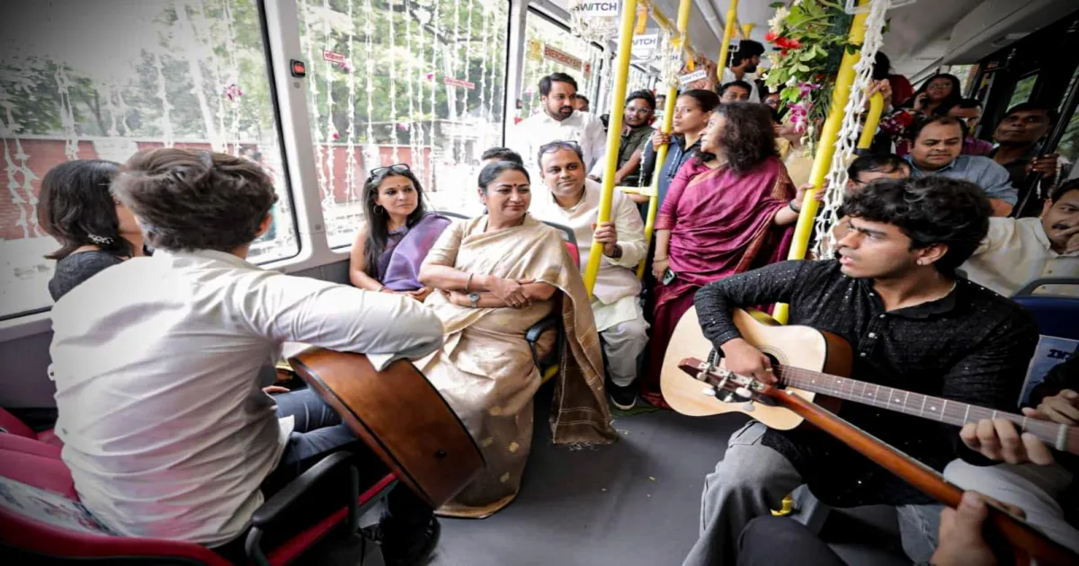 Nostalgic Joyride: Delhi CM Rekha Gupta Revives U-Special Buses with a Song!