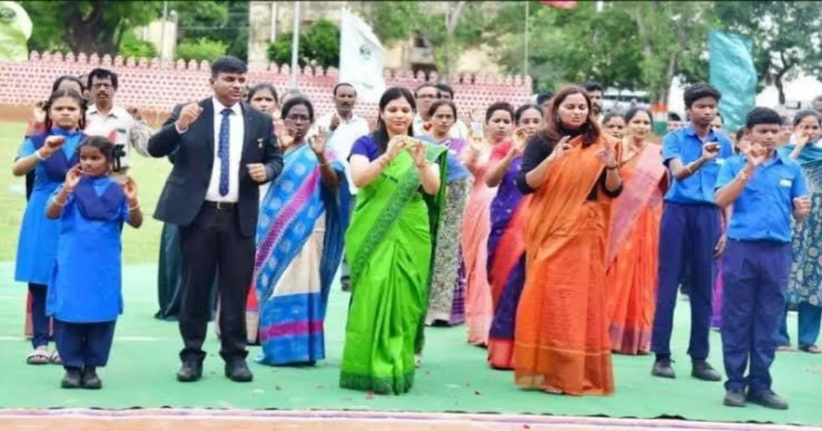 Silent Anthem on I-Day Sets New Standard