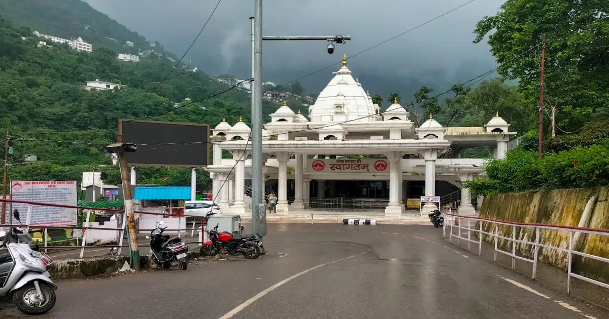 pilgrimage-to-mata-vaishno-devi-suspended-for-11th-cons