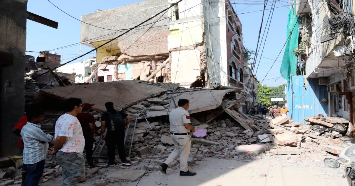 Unsafe Building Collapses in Delhi’s Subzi Mandi, Traps 22 and Damages Homes