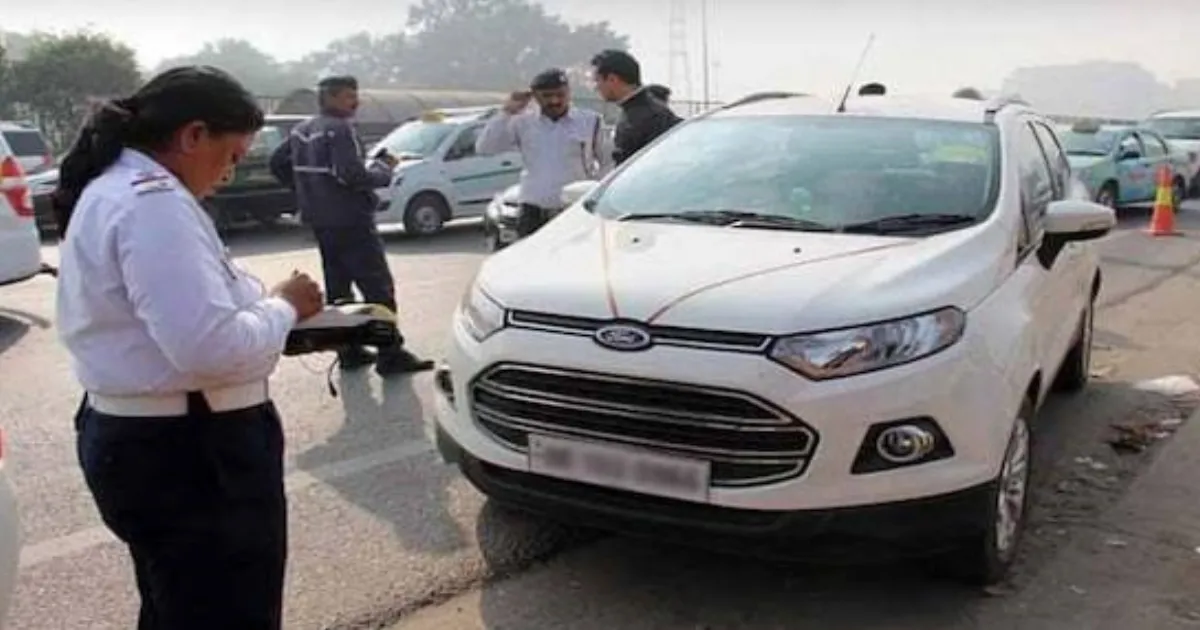 Ghaziabad Traffic Cops Issue Bizarre 'No Helmet' Fine to Car Owner