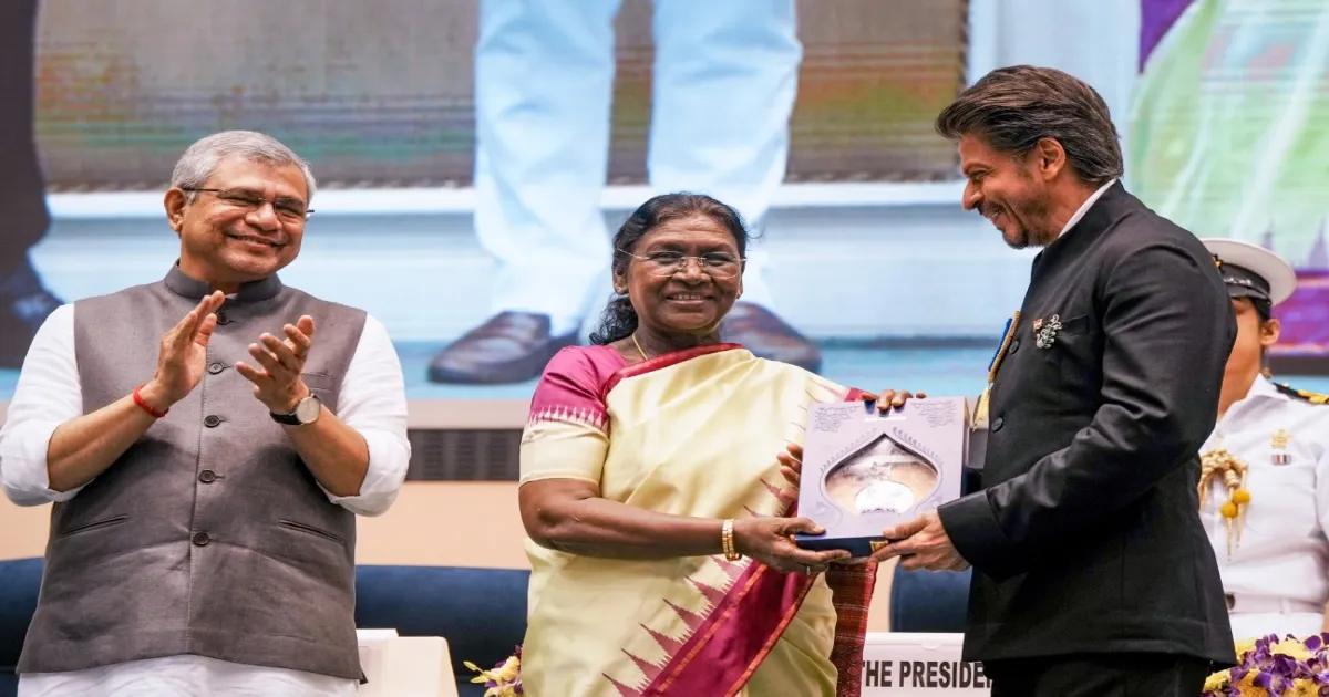 BJP, Congress Clash Over Shah Rukh Khan’s National Award Timing