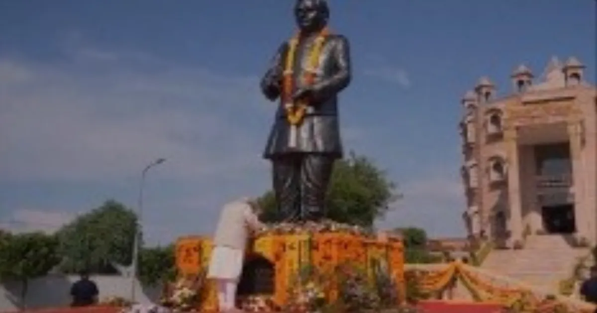 pm-modi-pays-tribute-to-deen-dayal-upadhyay-on-109th-bi