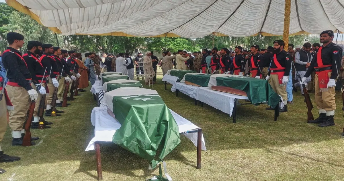 militant-attack-on-pakistani-police-training-cener-leave