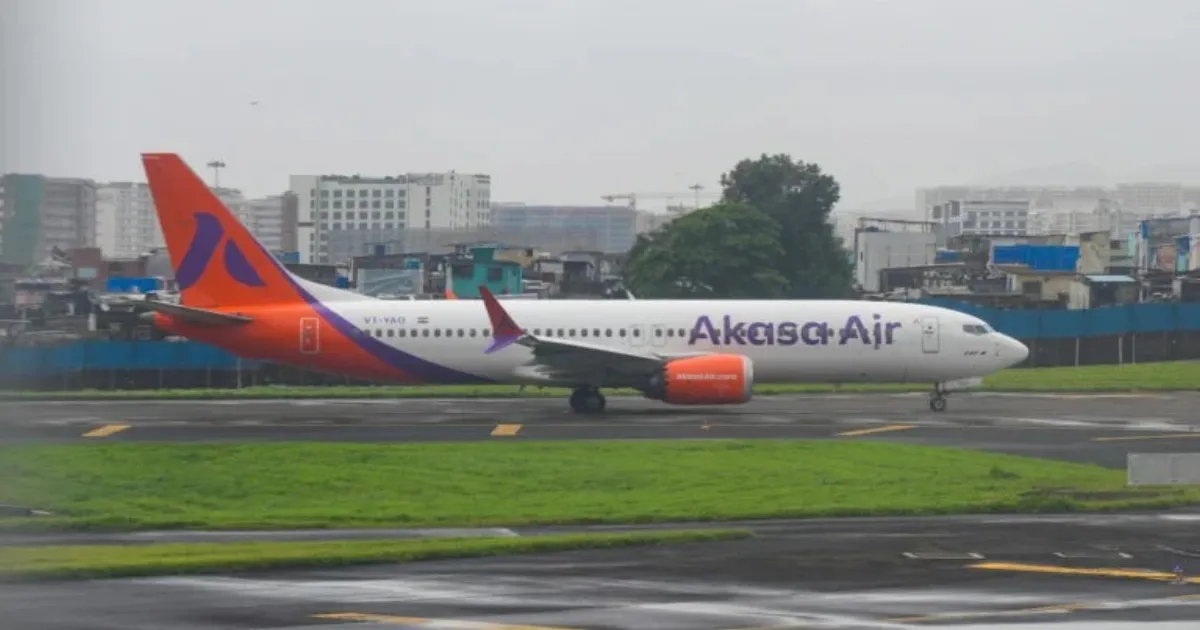 akasa-air-flight-hits-bird-mid-air-lands-safely-in-delh