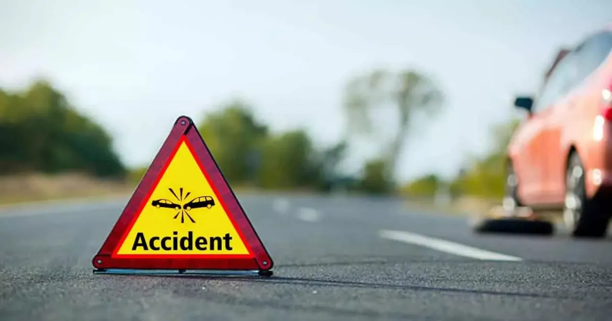Two Thai Tourists Killed in Freak Road Crash on Agra-Lucknow Expressway