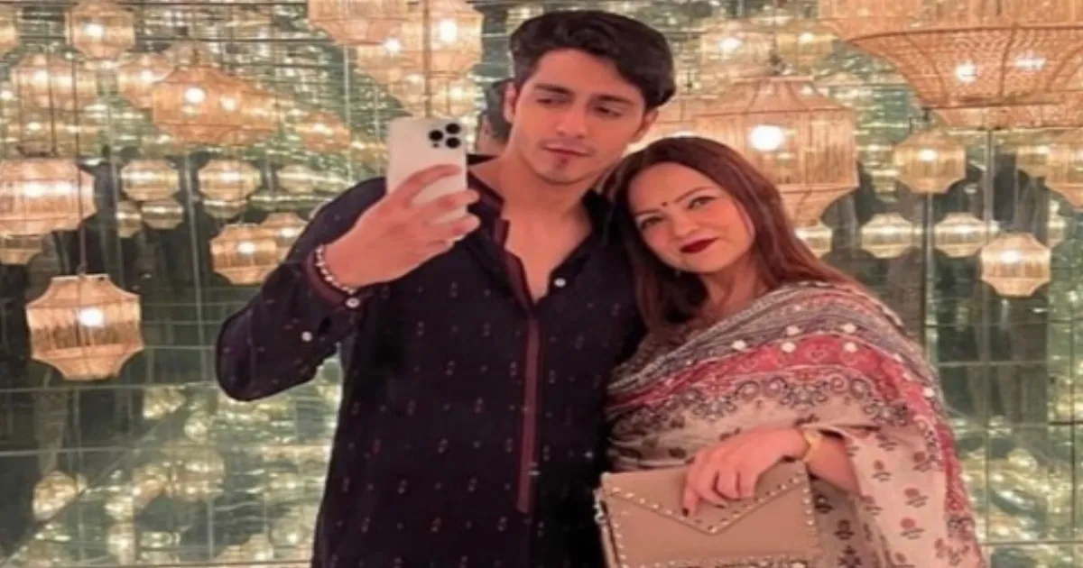 ahaan-pandays-diwali-post-with-mom-goes-viral-as-fans-s