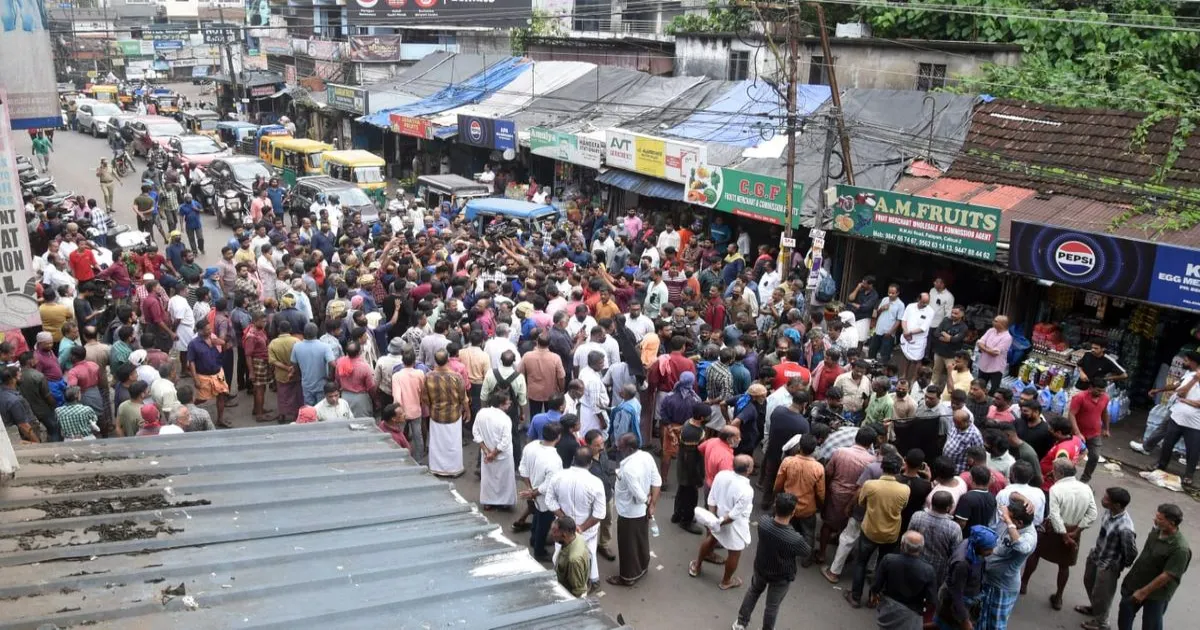 Protests Erupt in Kozhikode as Palayam Market Traders Reject New Relocation Site