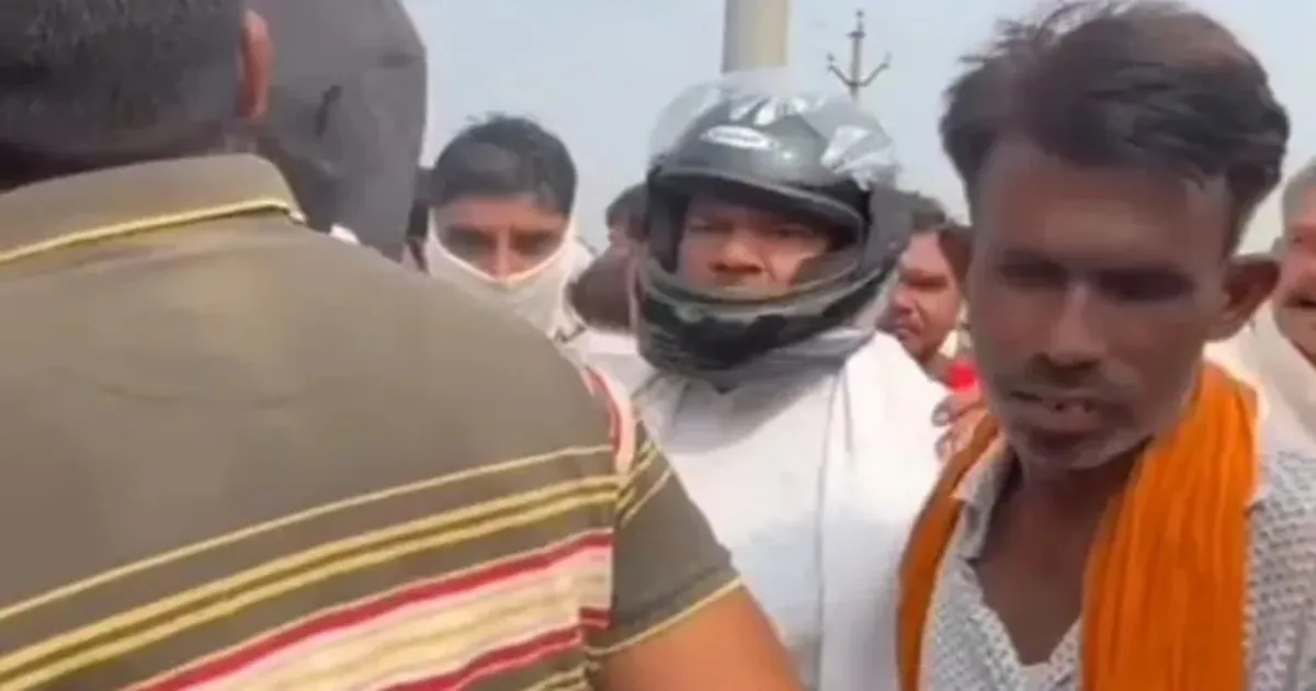Helmeted MLA Stands With Farmers Amid Fertiliser Chaos in Madhya Pradesh