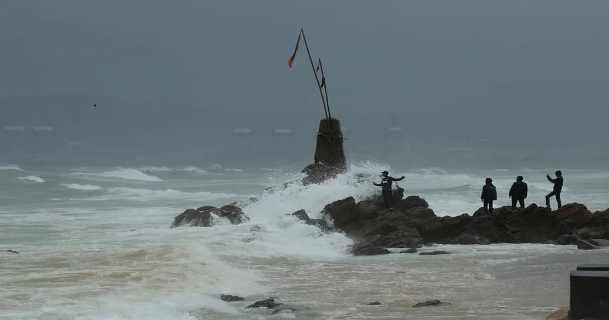 Cyclone Montha barrels toward Andhra coast with 100 kmph winds