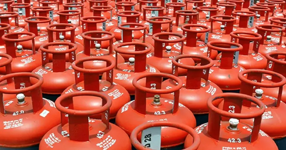 LPG Prices Fall Up to ₹6.50 in Delhi, Mumbai, Kolkata—Relief for Hotels and Restaurants