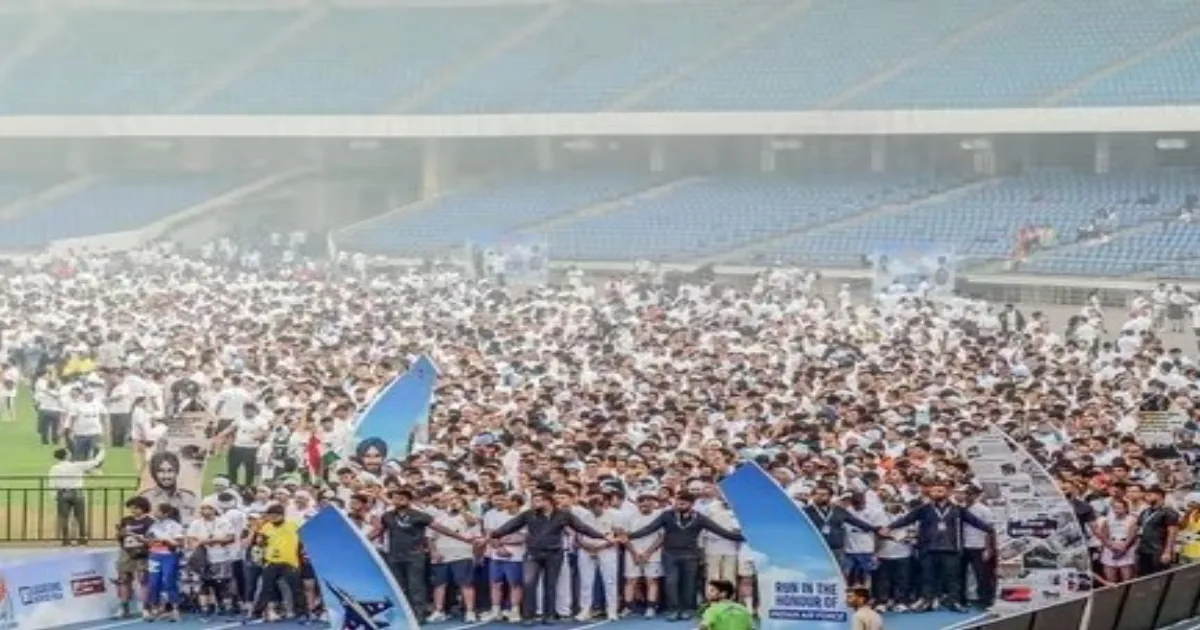 Delhi’s Marathons Continue as AQI Hits Toxic 400, Posing Serious Health Risks for Runners