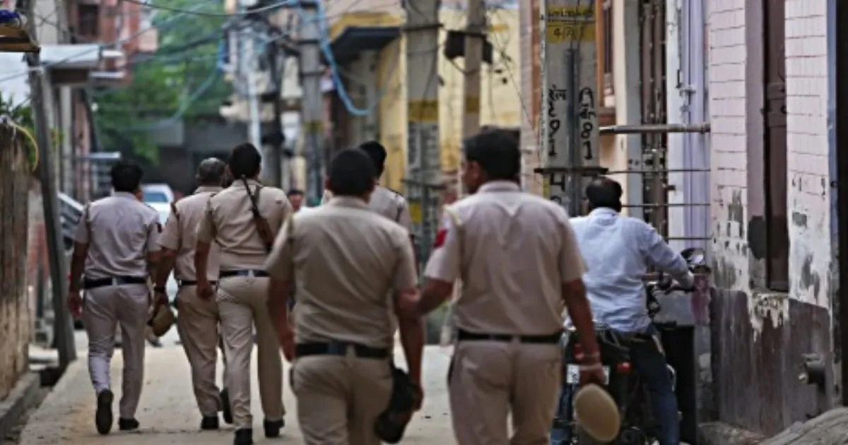 Bihar Resident Found Dead in Parked Car Near Delhi’s Anand Vihar Station; Police Launch Probe