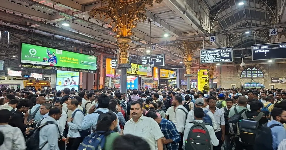 #JustIn: Mumbai Local Train Services Disrupted After Unions Stage Protest Over FIR Against Engineer