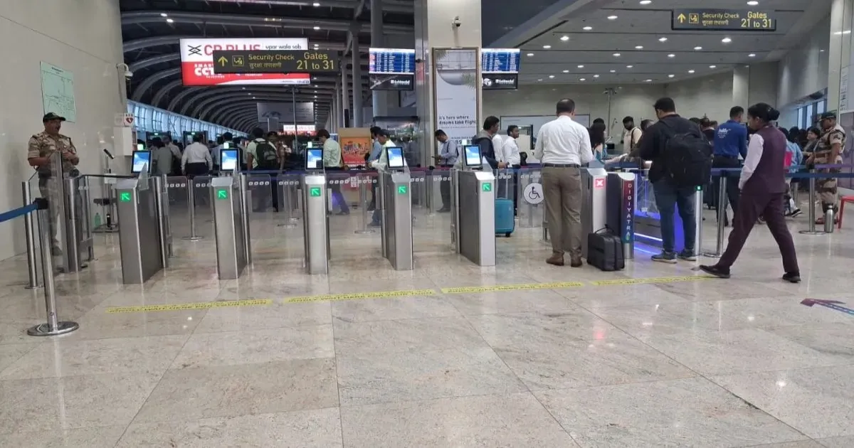 Delhi ATC Glitch Causes 200+ Flight Delays in Mumbai, Stranding Passengers for Hours