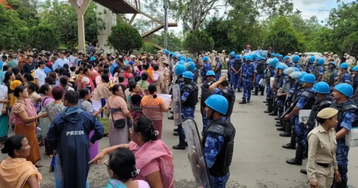 Manipur IDPs Clash With Security Forces in Imphal East Demanding Return to Homes