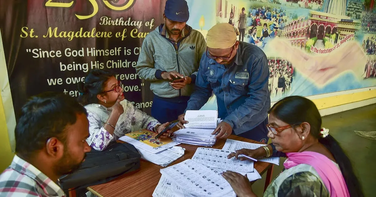 SIR Drive in Bareilly Rekindles Family Bonds as Estranged Children Reach Out for Voter Details