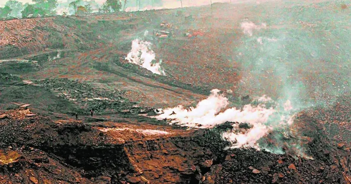 #JustIn: Jharkhand Mine Gas Leak Turns Fatal: 1 Dead, 1,000+ Families Ordered to Evacuate Immediately