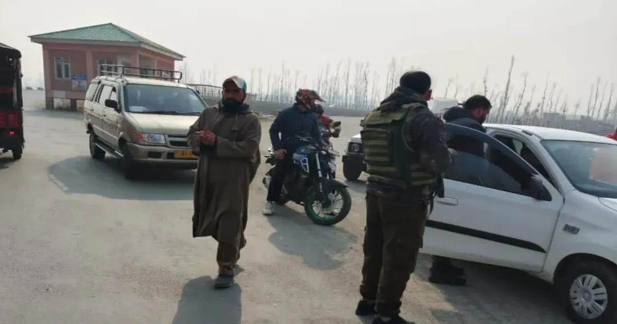 Kashmir Police Seize Vehicles in Ownership Transfer Crackdown After Delhi Blast