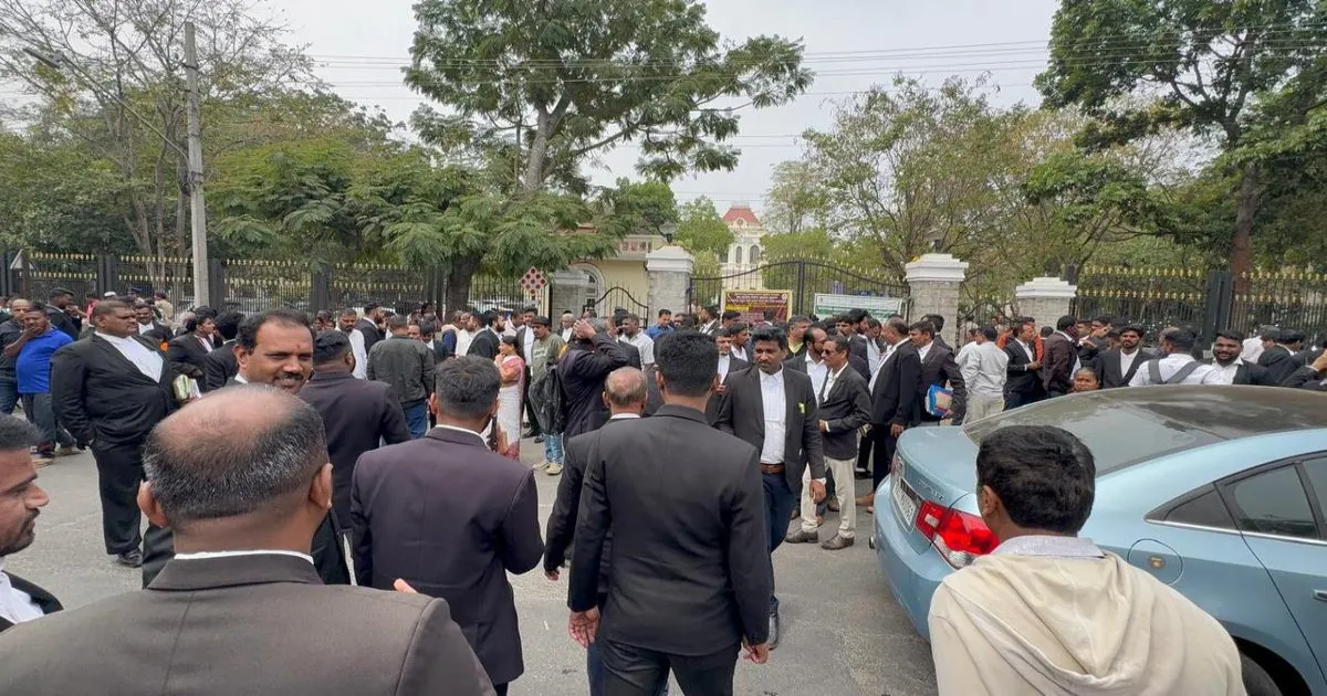 #BREAKINGNEWS: Karnataka Courts Evacuated; Bomb Threat Emails Turn Out Hoax