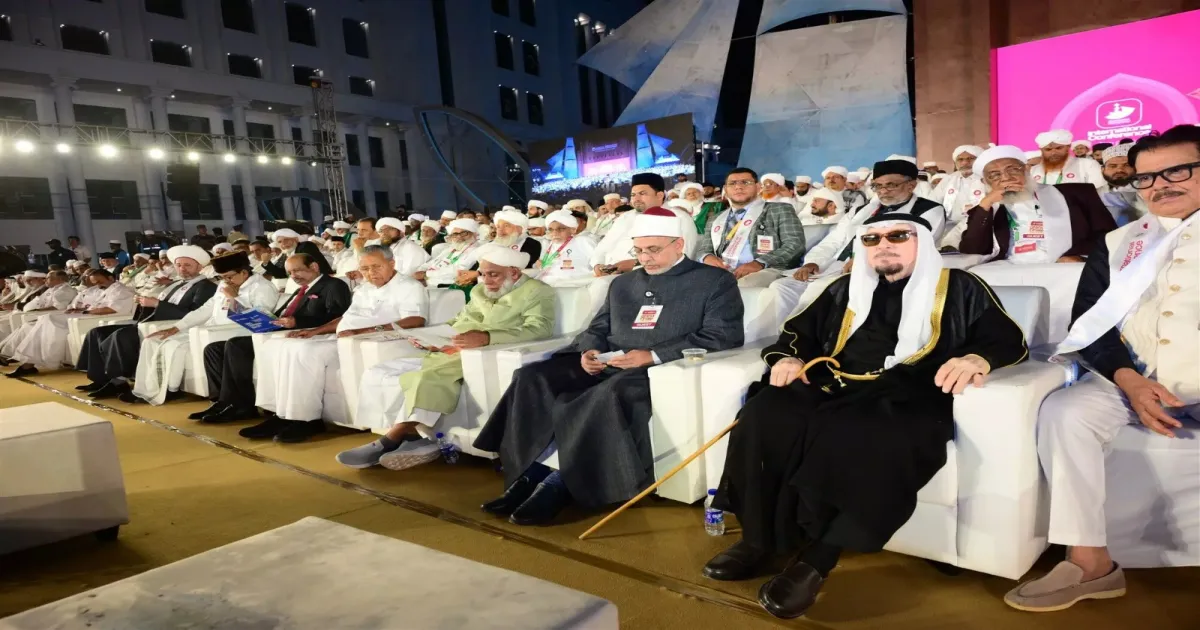 Pinarayi Vijayan Urges Unity Against Communalism at Samastha Meet