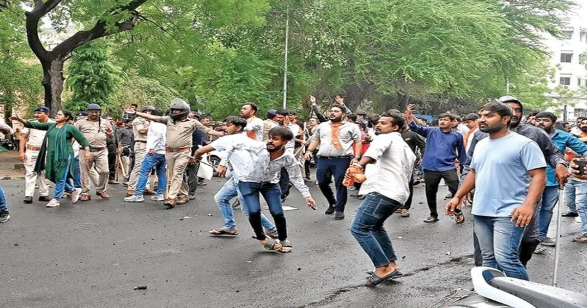 #JustIn: FIRs Filed Aagainst BJP and Congress Leaders After Stone-Pelting at Congress Bhavan