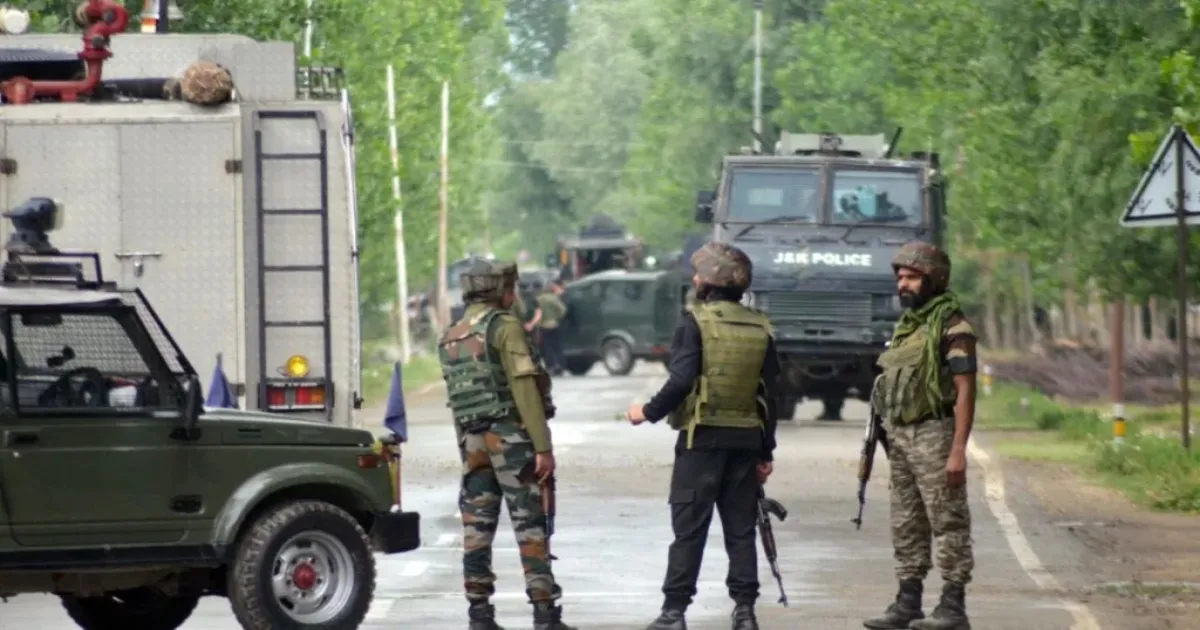 #BreakingNews: Three Detainees Escape Juvenile Home in Jammu, Fire At Cops During Getaway