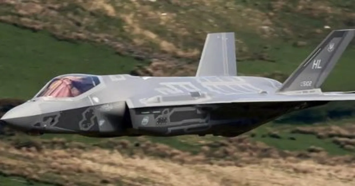 US Deploys Stealth Power: F-22s and F-35s Lead Massive Armada Near Iran Borders