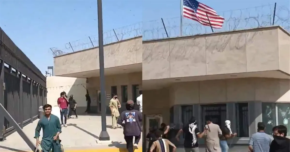 Pro-Iran Protesters Storm US Consulate in Karachi, 8 Killed in Shooting