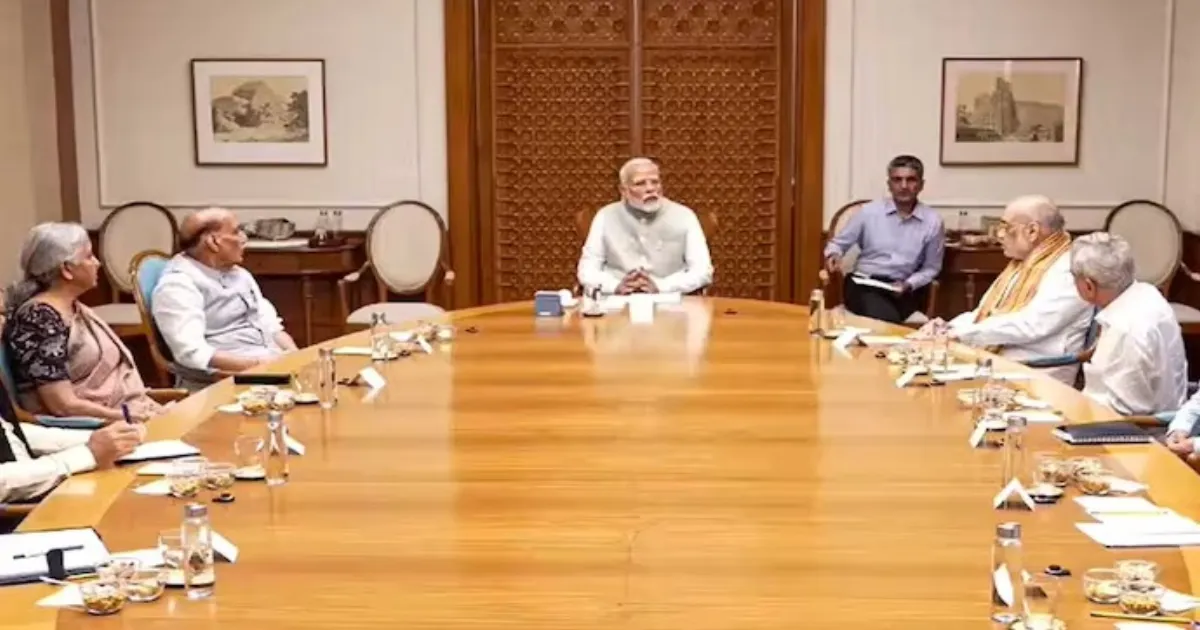 PM Modi Reviews LPG Supply and Energy Security with Key Ministers Amid Iran War