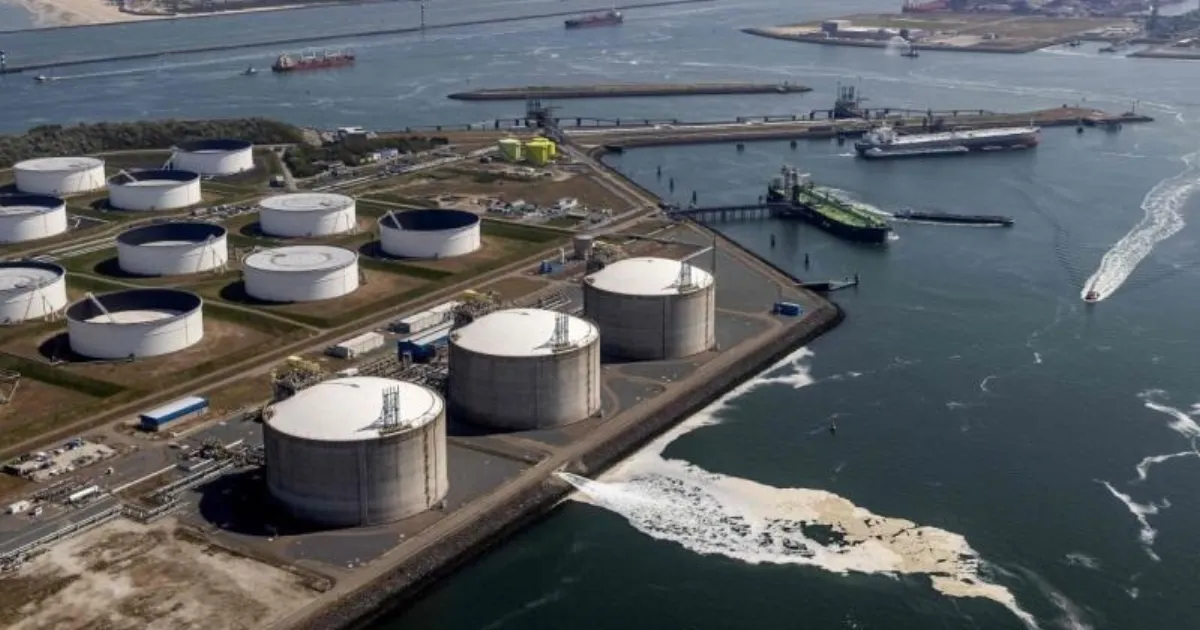 Brent Crude Crosses $100 Amid Rising Middle East Tensions