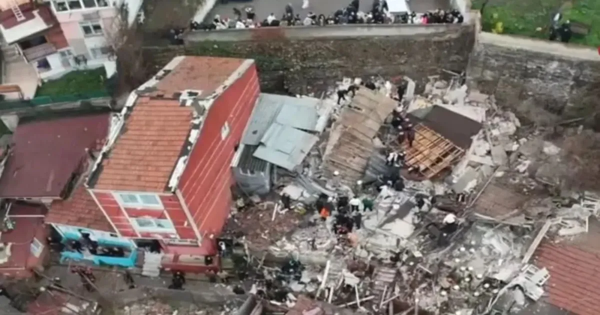 Central Istanbul Gas Explosion Leads To Collapse Of Two Buildings