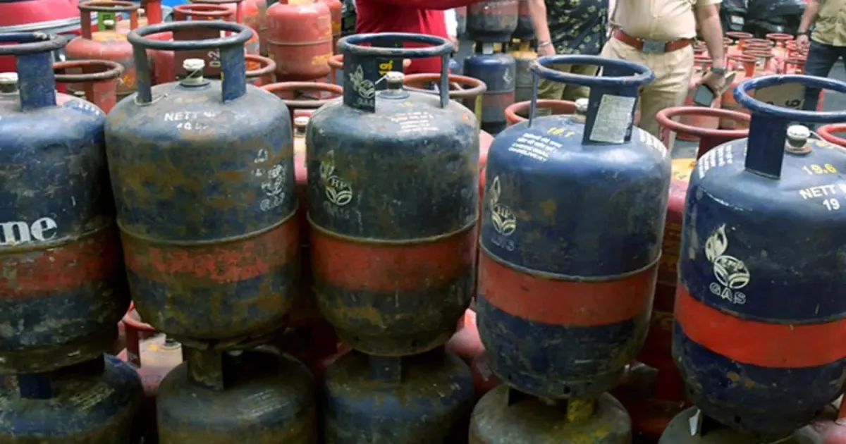 Commercial LPG Hiked ₹195.50; No Change In Domestic Cylinder Rates