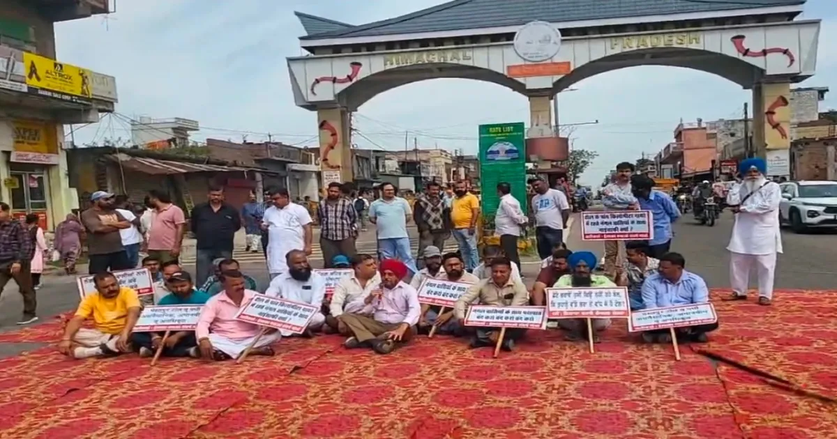 Transport Unions Stage Road Block in Dharamshala, Raise Concerns Over ATS Practices