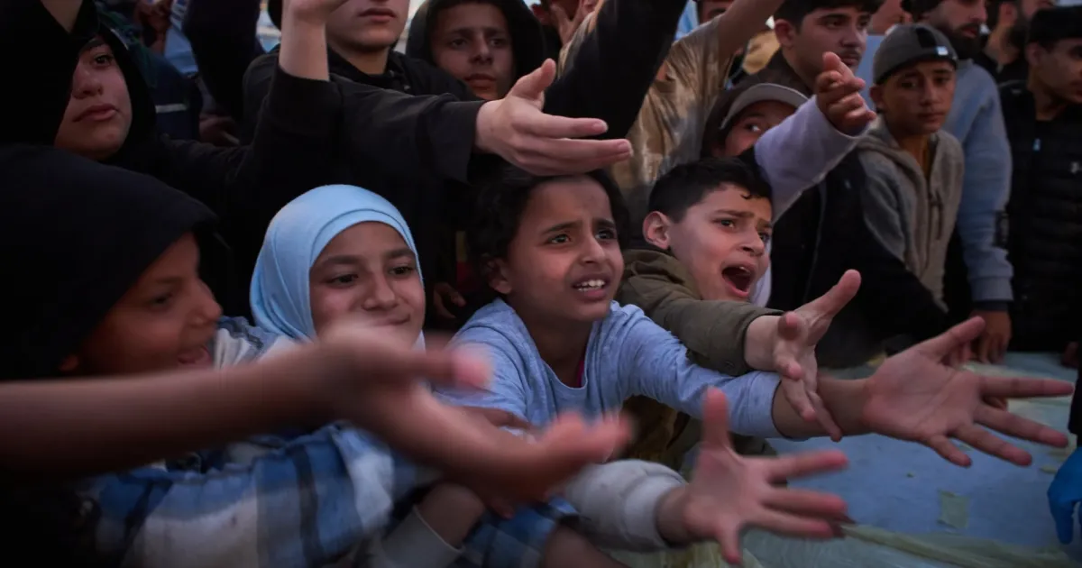 Iran Calls for Human Chains to Protect Power Plants; Saudi Arabia Closes Bahrain Bridge