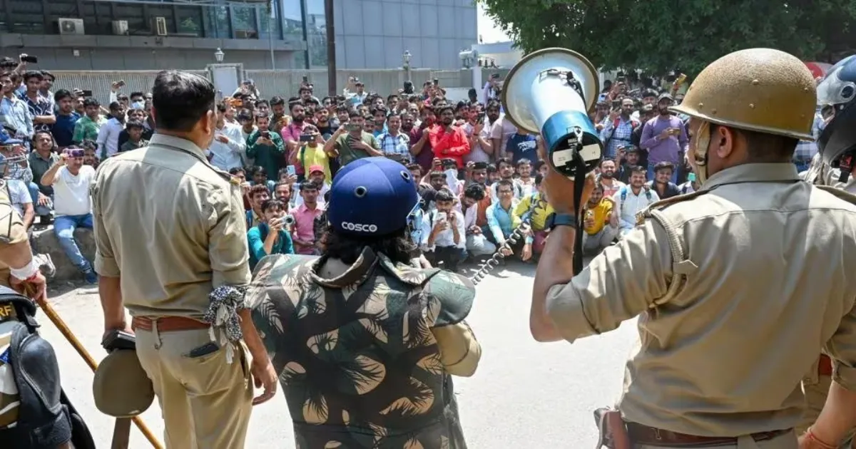 Police Deploy Heavy Force As Workers Resume Wage Protest In Noida Sector 63