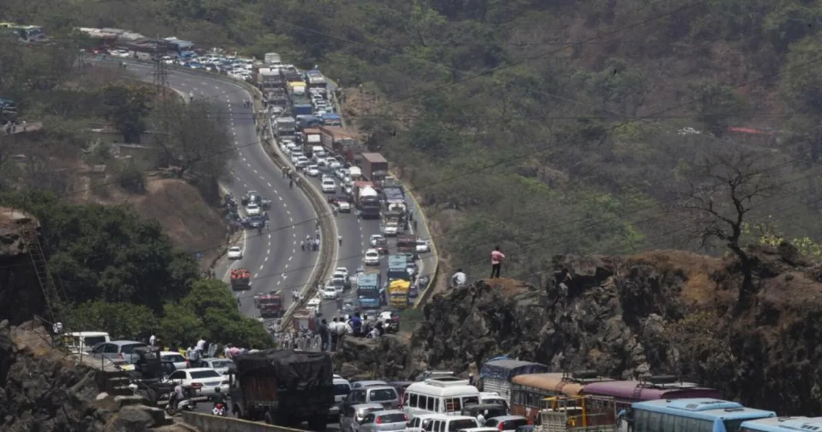 Pune–Mumbai Expressway Gridlock After New Section Inauguration, Long‑Weekend Rush