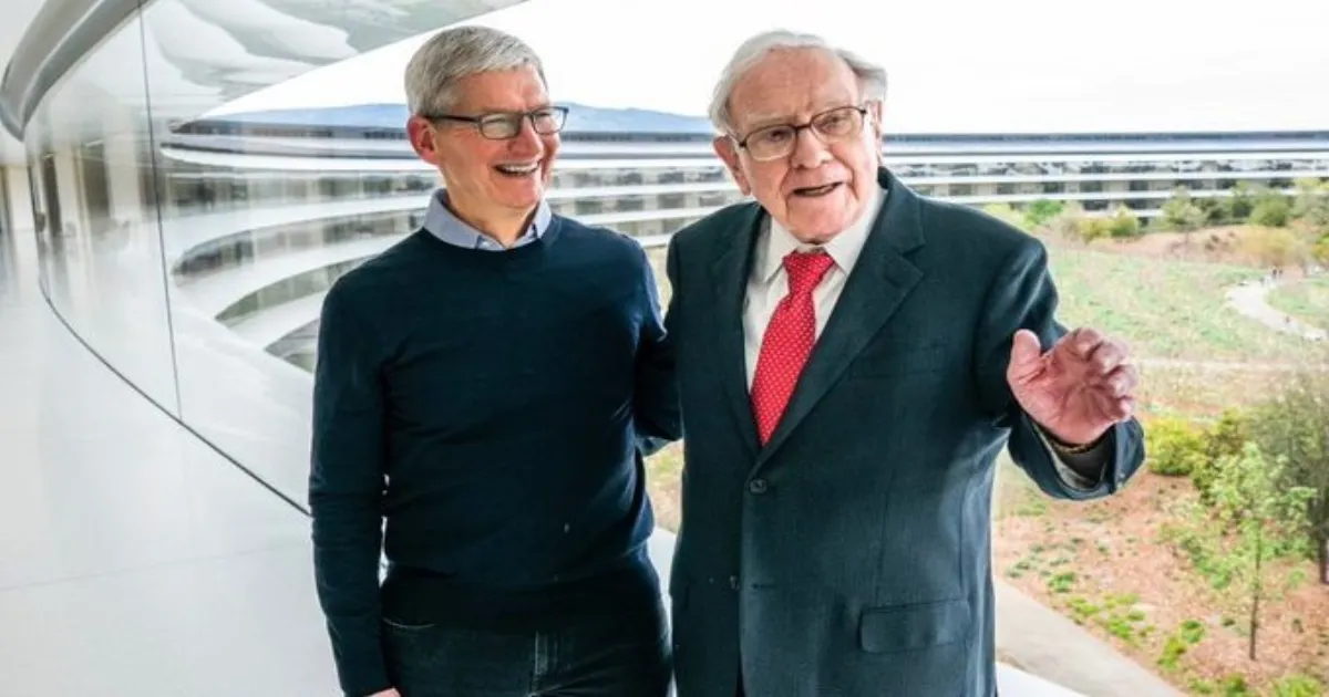 Warren Buffett Praises Tim Cook During Berkshire Hathaway Annual Meeting