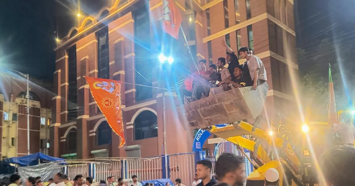 TMC Alleges Bulldozer Used to Vandalise Party Office in Kolkata’s New Market