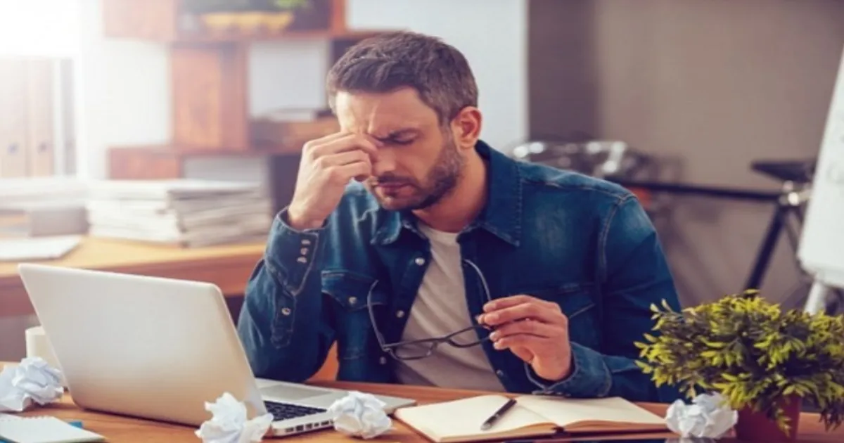 Mental Health Experts Explain How Anxiety Disorders Affect Work Performance And Focus