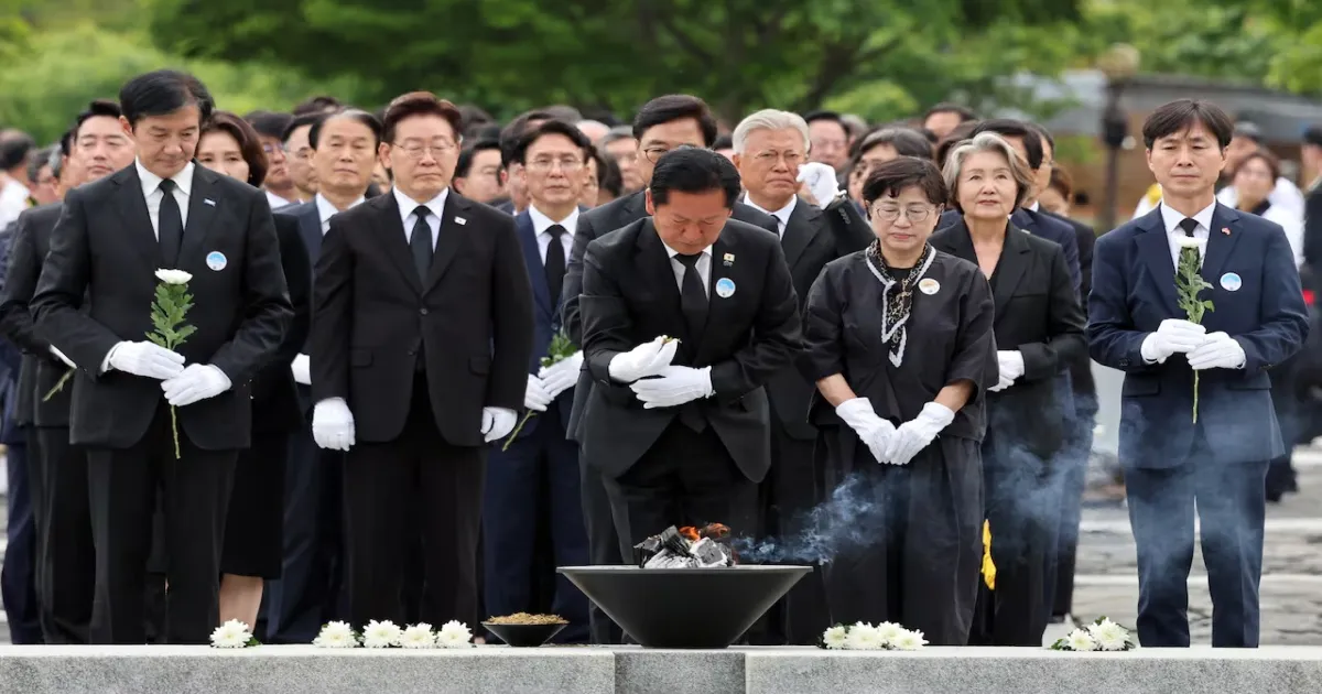 South Korea’s Lee Jae Myung Honors Roh Moo-hyun at Memorial Ceremony