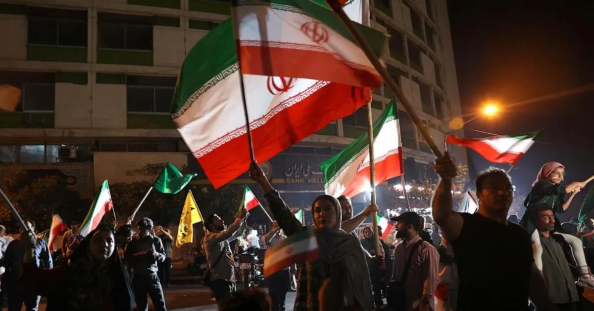 US Considers New Military Strikes On Iran Amid Active Negotiations