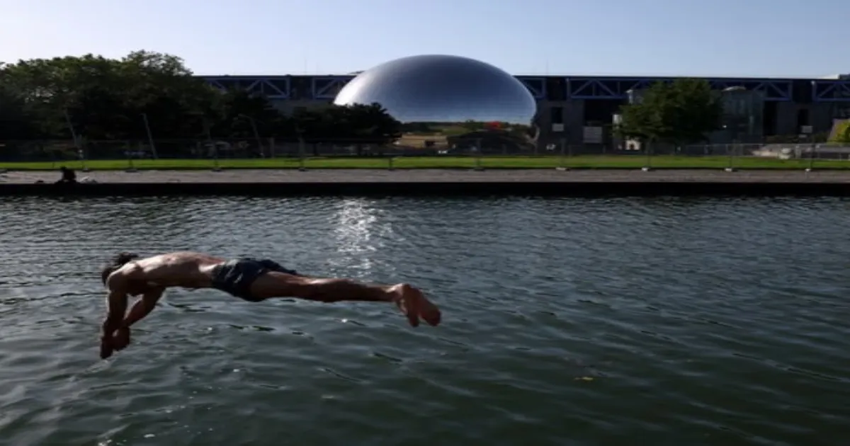 Heatwave Hits Europe As Seven Die In France, UK Sees Record Warm May