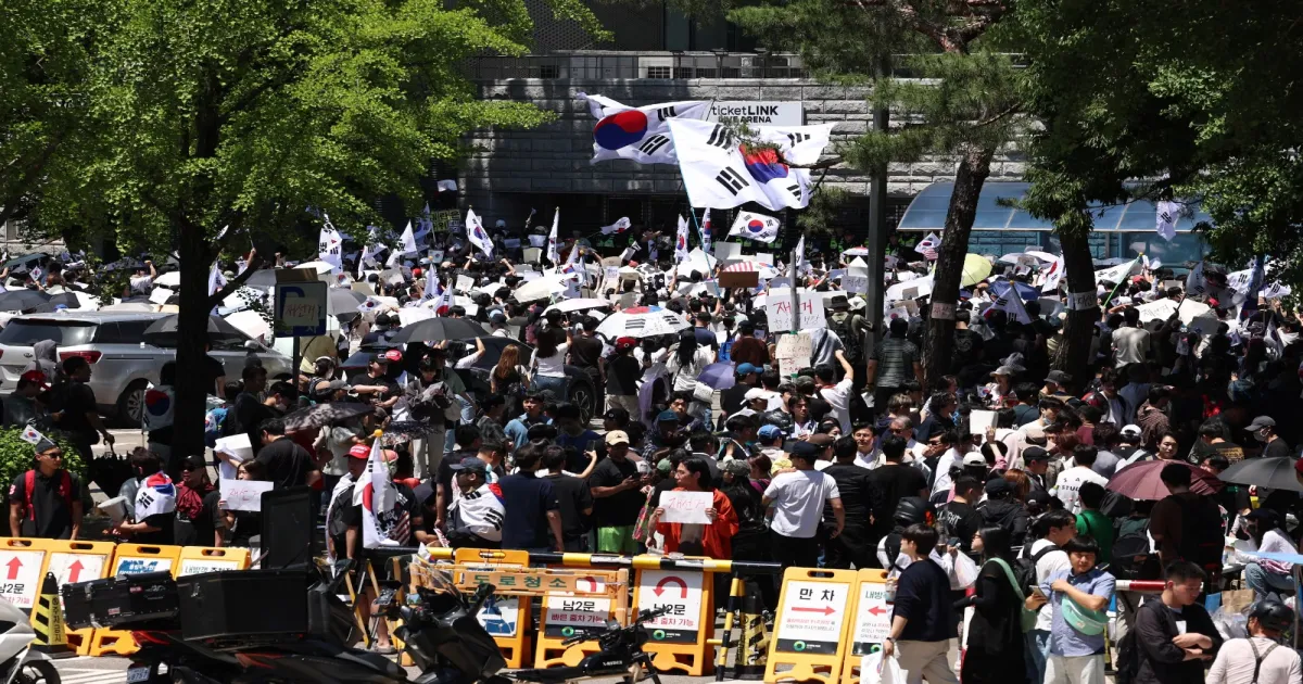 Seoul Protesters Demand Re-Run Of Local Elections Over Ballot Shortages