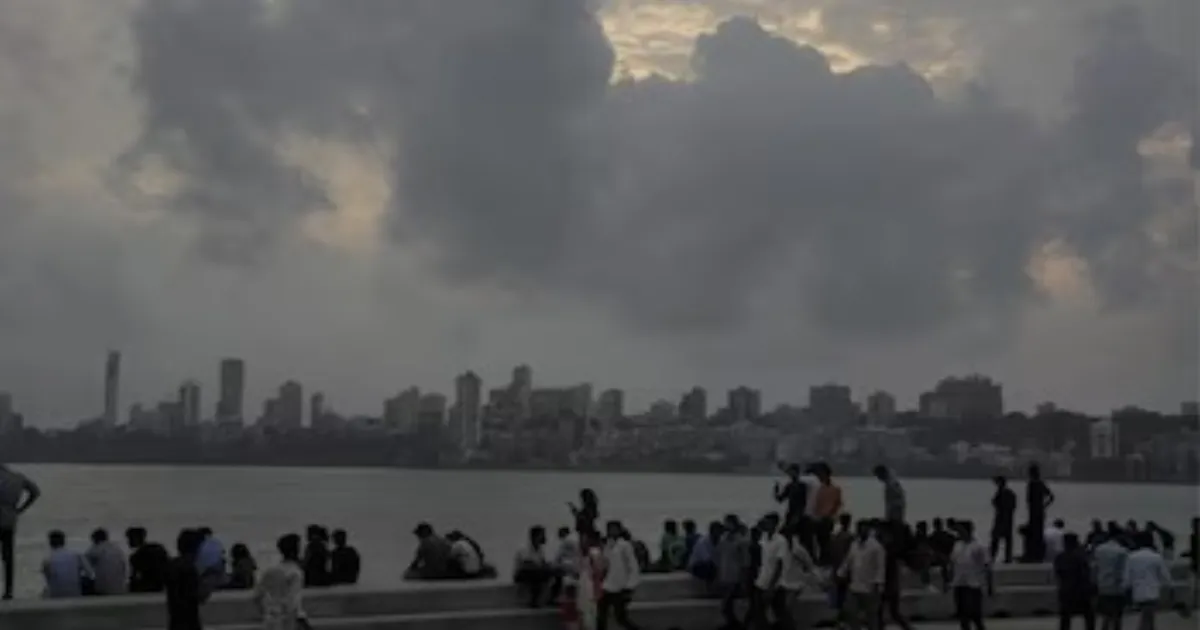 Mumbai Sees Cloudy Morning As IMD Warns Of Thunderstorms And Lightning
