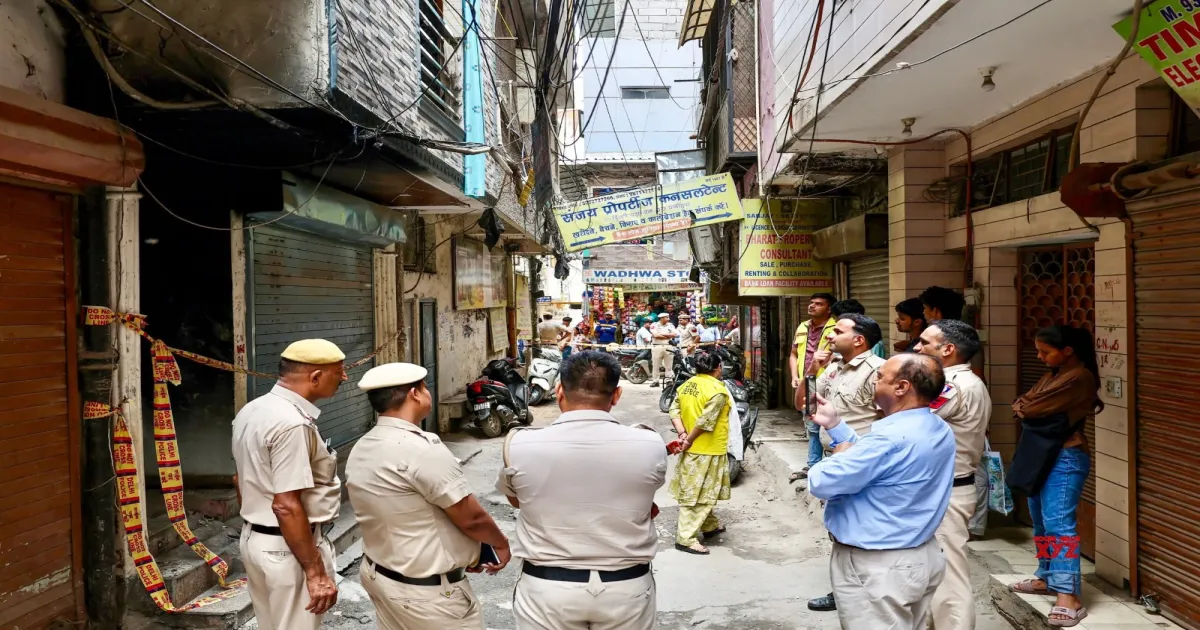 Fire Breaks Out In Delhi's Tughlakabad Building, Neighbours Help Rescue Residents