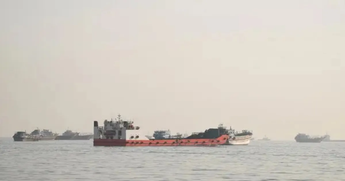 Iran Indicates Service Fees For Ships Crossing Strait Of Hormuz